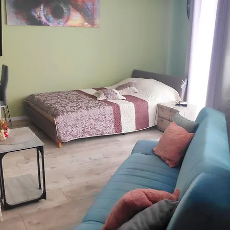 Hellada Apartament *